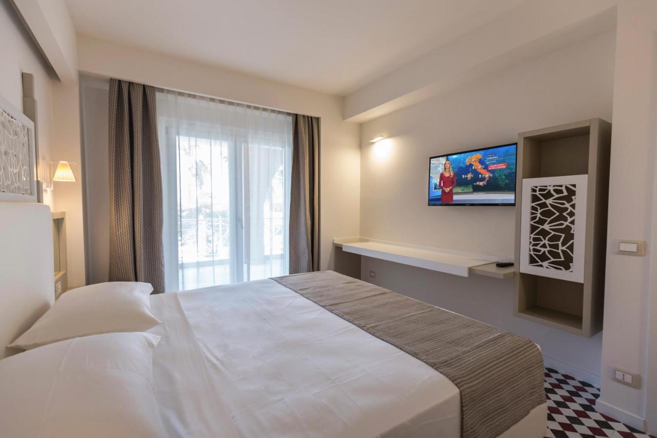 Suite Hotel L'Oasi Di Riaci (Adults Only) Santa Domenica  Exterior photo